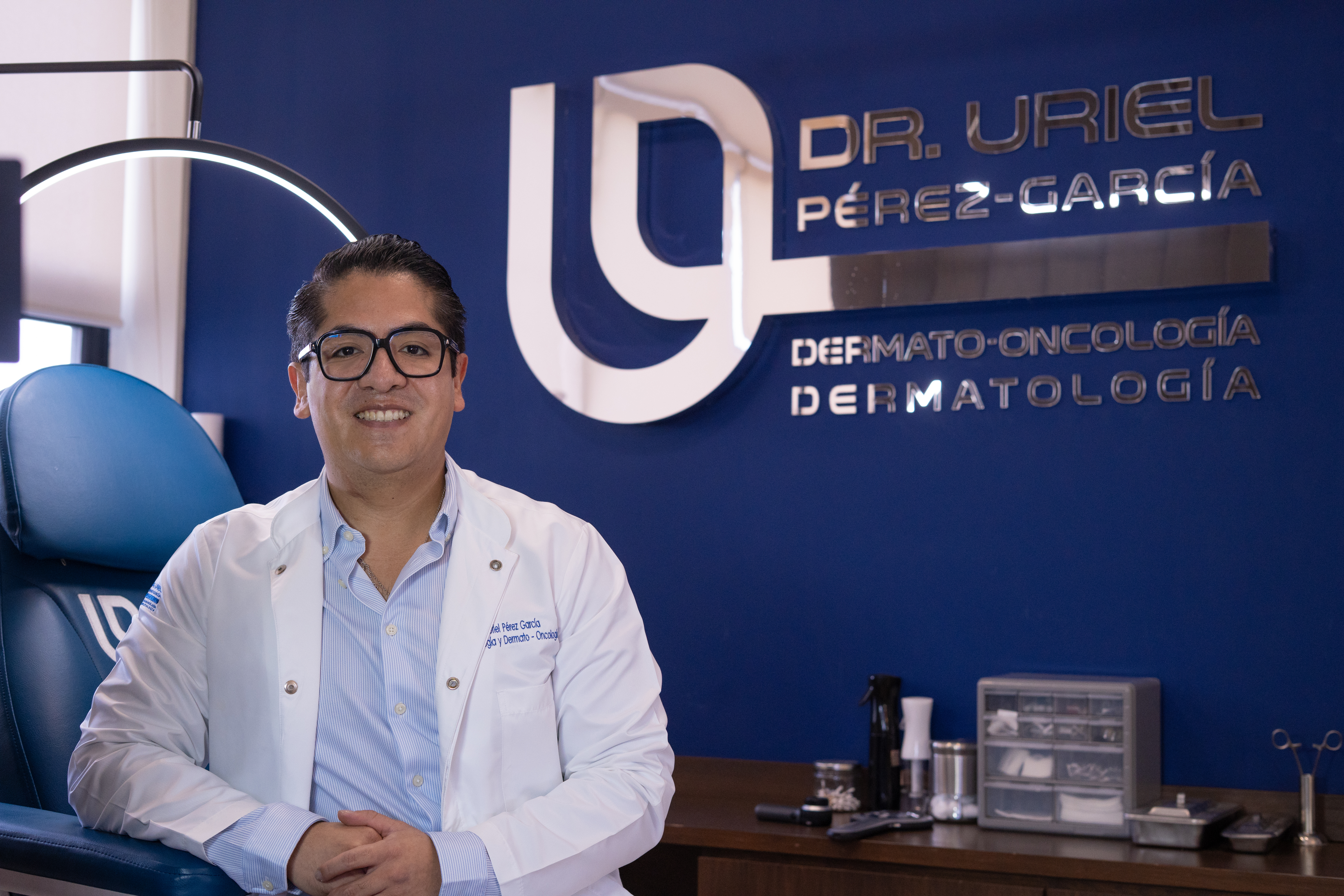 Dr. Uriel Pérez - Especialista en Dermato-oncología